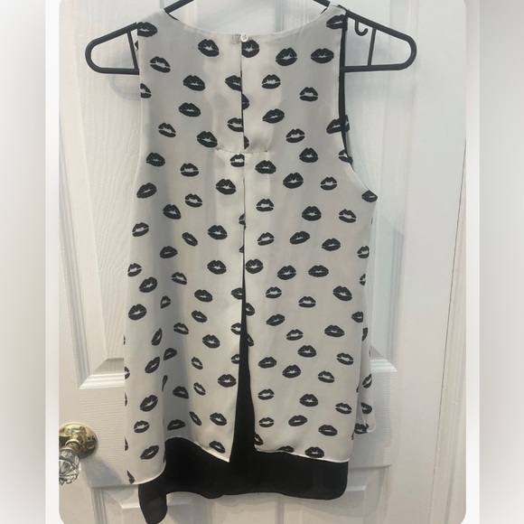 Premise Black and White Kisses Print Top - Picture 4 of 5